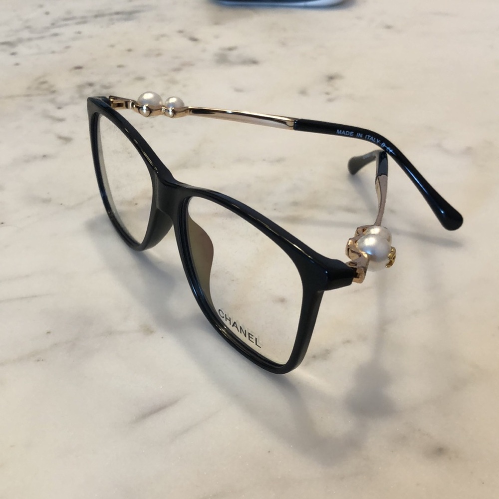 Chanel pearl frames